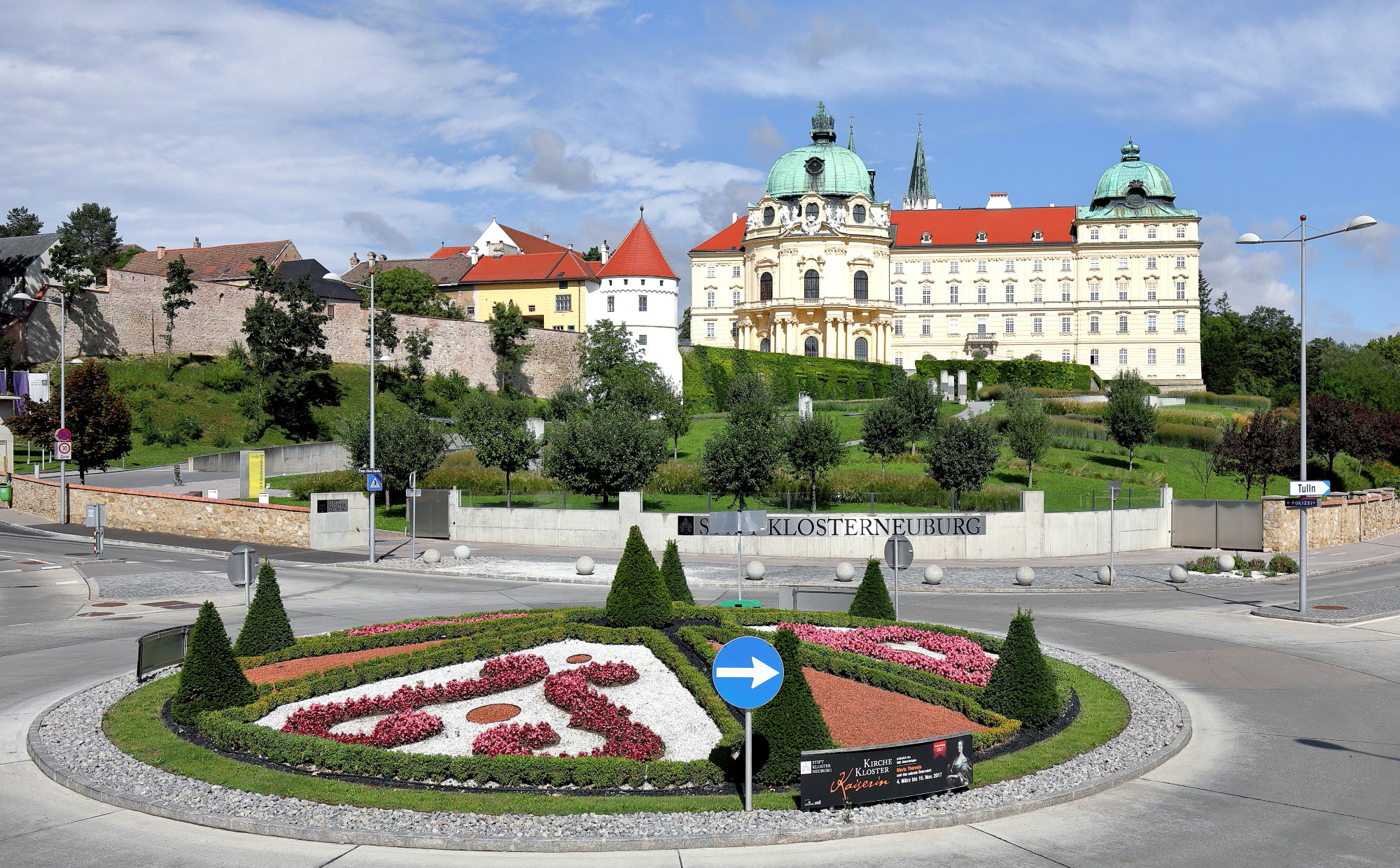 Klosterneuburg (Photo license: CC-BY-SA 4.0)